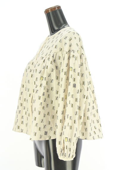 クリックで大画像表示 Samansa Mos2(サマンサモスモス)の古着「ボリューム袖プリントブラウス(ブラウス)」大画像3へ