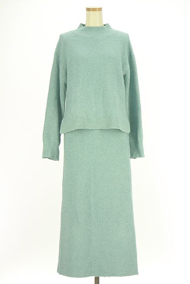 クリックで大画像表示 JUSGLITTY(ジャスグリッティー)の古着「ハイネックラメニット+ロングスカート(セットアップ(ジャケット+スカート))」大画像1へ