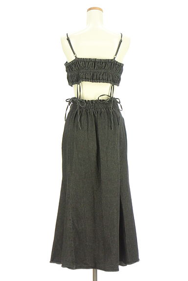 one after another NICE CLAUP（ワンアフターアナザーナイスクラップ）の古着「キャミ×ロングスカート　ブラックデニムセットアップ（セットアップ（ジャケット＋スカート））」大画像２へ