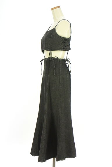 one after another NICE CLAUP（ワンアフターアナザーナイスクラップ）の古着「キャミ×ロングスカート　ブラックデニムセットアップ（セットアップ（ジャケット＋スカート））」大画像３へ