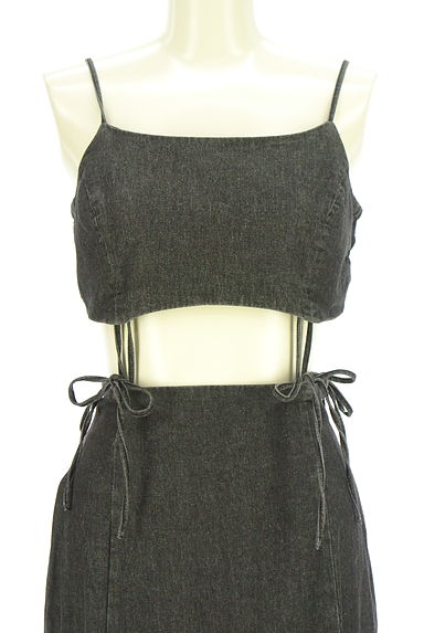 one after another NICE CLAUP（ワンアフターアナザーナイスクラップ）の古着「キャミ×ロングスカート　ブラックデニムセットアップ（セットアップ（ジャケット＋スカート））」大画像４へ