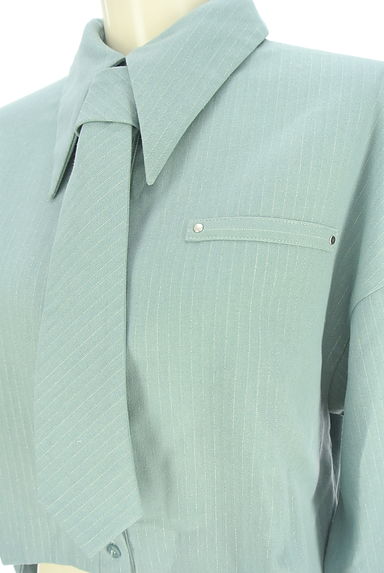 REDYAZEL（レディアゼル）の古着「ネクタイ付きラメストライプ柄シャツ（ブラウス）」大画像４へ