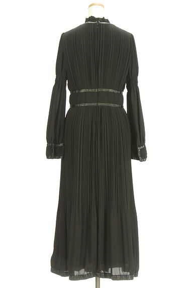 rienda（リエンダ）の古着「エコレザー切替プリーツシフォンワンピース（ワンピース・チュニック）」大画像２へ