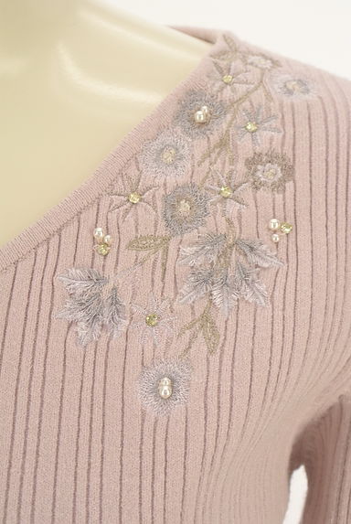 MISCH MASCH（ミッシュマッシュ）の古着「花刺繍入りVネックリブニット（ニット）」大画像４へ