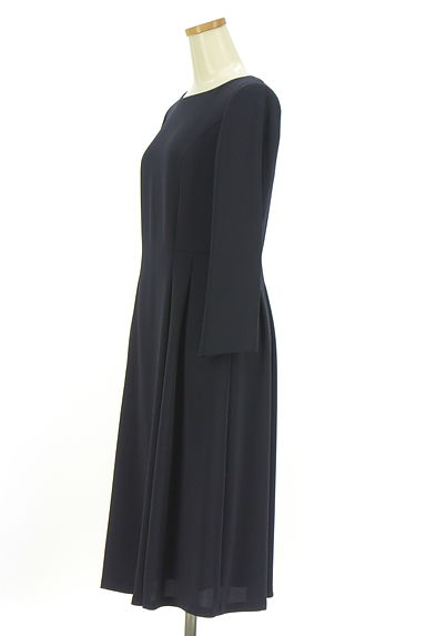 UNTITLED（アンタイトル）の古着「艶ネイビーワンピース（ワンピース・チュニック）」大画像３へ