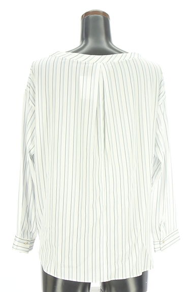 UNTITLED（アンタイトル）の古着「ストライプ柄Vネックカットソー（カットソー・プルオーバー）」大画像２へ