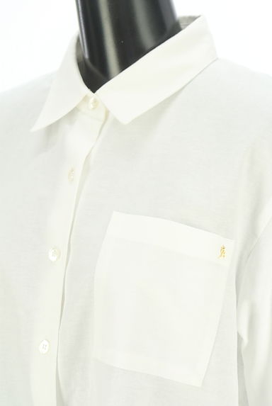 Apuweiser riche（アプワイザーリッシェ）の古着「アルファベットチャーム付き白シャツ（ブラウス）」大画像４へ