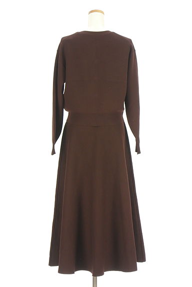 NATURAL BEAUTY BASIC（ナチュラルビューティベーシック）の古着「ニットカーディガン+ロングフレアスカート（セットアップ（ジャケット＋スカート））」大画像２へ