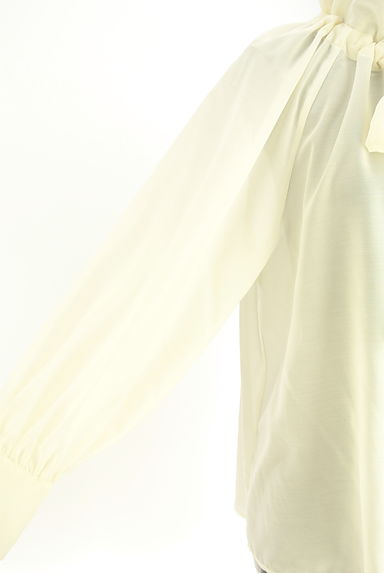 NATURAL BEAUTY BASIC（ナチュラルビューティベーシック）の古着「ドロストフリル襟シアーブラウス（カットソー・プルオーバー）」大画像５へ