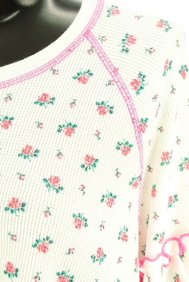 クリックで大画像表示 ROSE BUD(ローズバッド)の古着「メローフリル小花柄ワッフルトップス(カットソー・プルオーバー)」大画像5へ