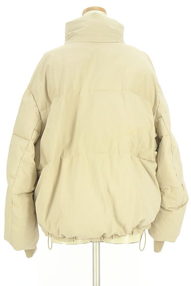 クリックで大画像表示 AZUL BY MOUSSY(アズールバイマウジー)の古着「ボリューム中綿ショートコート(ブルゾン・スタジャン)」大画像2へ