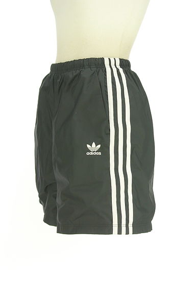 クリックで大画像表示 adidas(アディダス)の古着「スリーラインショートパンツ(ショートパンツ・ハーフパンツ)」大画像3へ