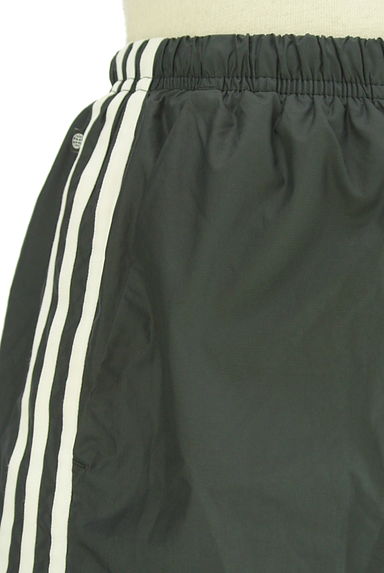 クリックで大画像表示 adidas(アディダス)の古着「スリーラインショートパンツ(ショートパンツ・ハーフパンツ)」大画像4へ