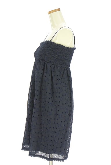 クリックで大画像表示 UNIVERVAL MUSE(ユニバーバルミューズ)の古着「カットワークレースキャミワンピース(キャミワンピース)」大画像3へ