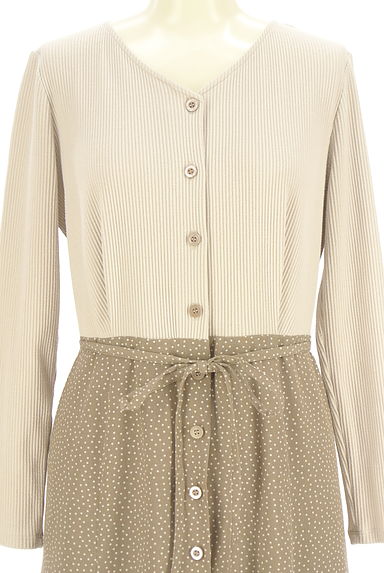 クリックで大画像表示 NATURAL BEAUTY BASIC(ナチュラルビューティベーシック)の古着「異素材切替ドットロングワンピース(ワンピース・チュニック)」大画像4へ