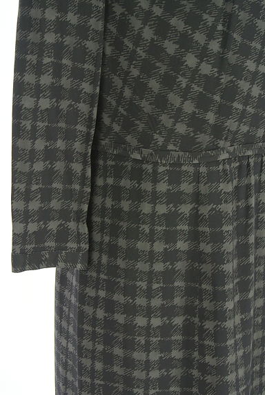 クリックで大画像表示 BURBERRY(バーバリー)の古着「チェック柄シルクワンピース(ワンピース・チュニック)」大画像5へ