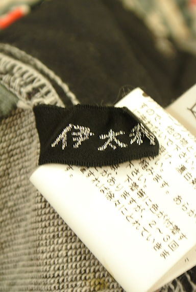 クリックで大画像表示 伊太利屋(イタリヤ)の古着「カッティング刺しゅう入りブラックデニムパンツ(パンツ)」大画像6へ