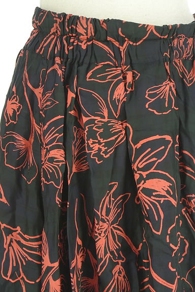 クリックで大画像表示 ZUCCa(ズッカ)の古着「チェック×花柄プリントミモレスカート(スカート)」大画像4へ