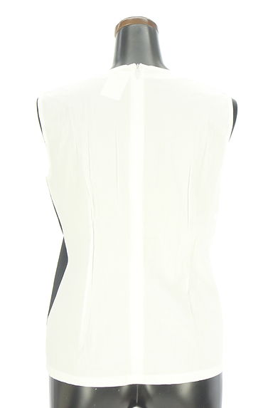 クリックで大画像表示 NARA CAMICIE(ナラカミーチェ)の古着「花刺しゅう入りバイカラーブラウス(カットソー・プルオーバー)」大画像2へ