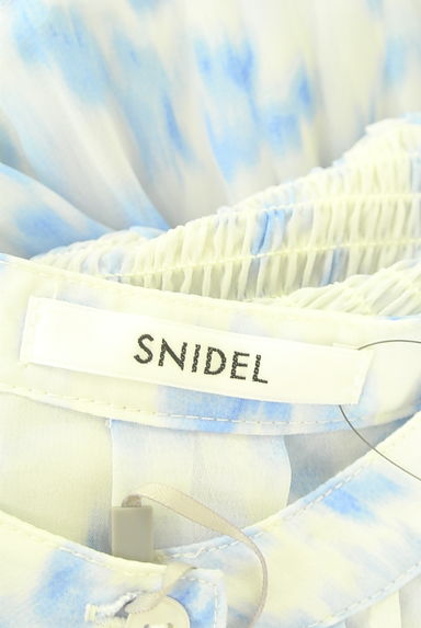 クリックで大画像表示 Snidel(スナイデル)の古着「モザイクフラワープリーツシアーワンピース(ワンピース・チュニック)」大画像6へ
