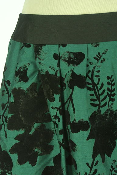 クリックで大画像表示 TO BE CHIC(トゥービーシック)の古着「花柄タックフレアスカート(スカート)」大画像4へ
