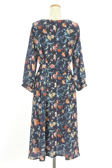 クリックで大画像表示 Laura Ashley(ローラアシュレイ)の古着「ベルト付き花柄シフォンロングワンピース(ワンピース・チュニック)」大画像2へ