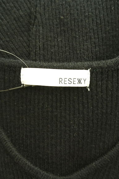 クリックで大画像表示 RESEXXY(リゼクシー)の古着「Vネックリブニットワンピース(ワンピース・チュニック)」大画像6へ