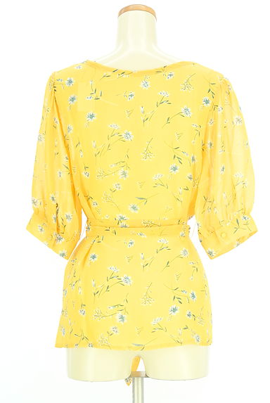 クリックで大画像表示 URBAN RESEARCH(アーバンリサーチ)の古着「items URBAN RESEARCH 花柄シフォンカットソー(カットソー・プルオーバー)」大画像2へ