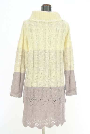 axes femme（アクシーズファム）の古着「オフタートルケーブル編みニットワンピース（ワンピース・チュニック）」大画像２へ