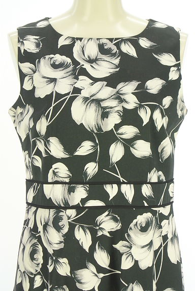 クリックで大画像表示 Laura Ashley(ローラアシュレイ)の古着「花柄ロングフレアワンピース(ワンピース・チュニック)」大画像4へ