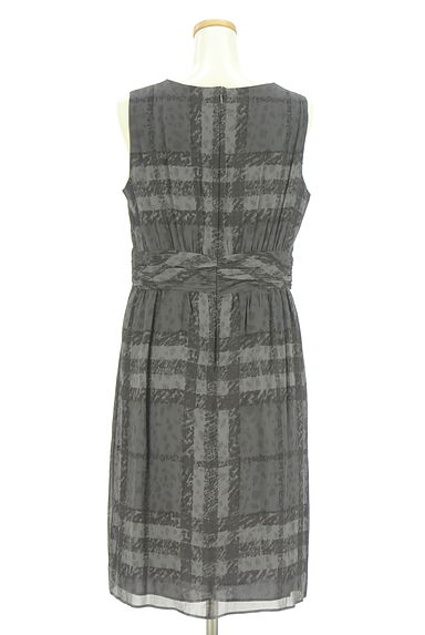BURBERRY（バーバリー）の古着「チェック柄楊柳シフォン膝下ワンピース（キャミワンピース）」大画像２へ