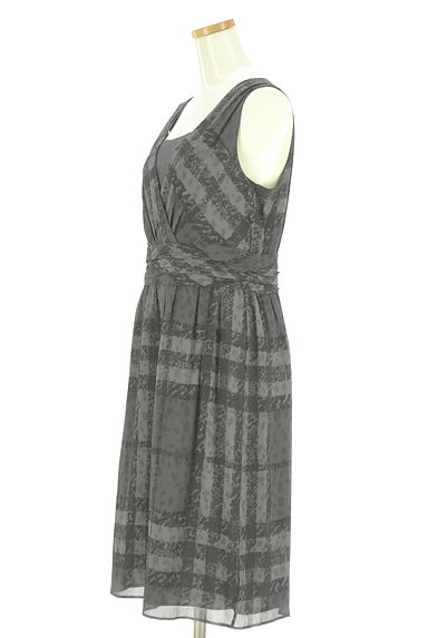 BURBERRY（バーバリー）の古着「チェック柄楊柳シフォン膝下ワンピース（キャミワンピース）」大画像３へ