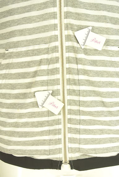クリックで大画像表示 BURBERRY BLACK LABEL(バーバリーブラックレーベル)の古着「黒無地×グレーボーダーリバーシブルパーカー(ブルゾン・スタジャン)」大画像4へ