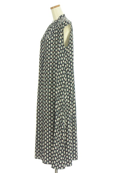クリックで大画像表示 DoCLASSE(ドゥクラッセ)の古着「サテン調ロングワンピース(ワンピース・チュニック)」大画像3へ