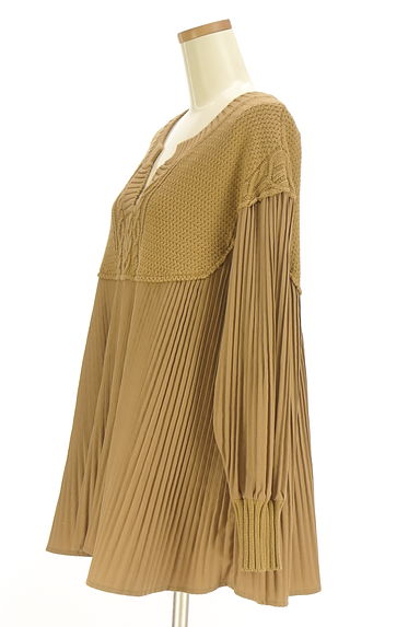 クリックで大画像表示 anana(アナナ)の古着「ニット×プリーツ切替キーネックカットソー(カットソー・プルオーバー)」大画像3へ