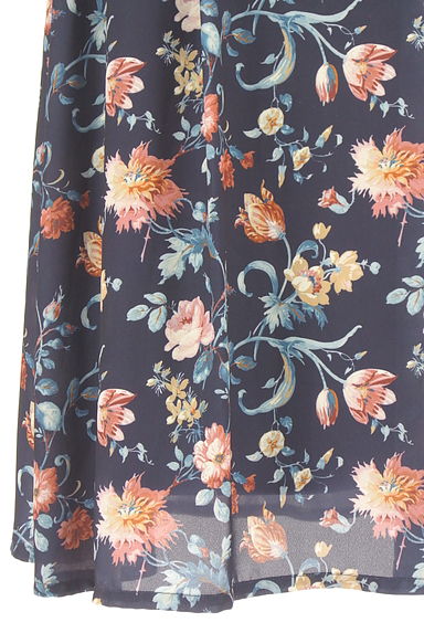 クリックで大画像表示 Laura Ashley(ローラアシュレイ)の古着「花柄タックミモレスカート(ロングスカート・マキシスカート)」大画像4へ
