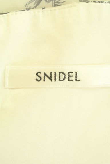 クリックで大画像表示 Snidel(スナイデル)の古着「バックレースアップフラワーシアーフレアスカート(ロングスカート・マキシスカート)」大画像6へ