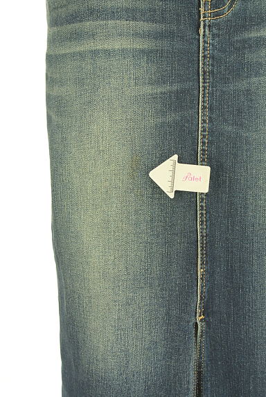 AZUL BY MOUSSY（アズールバイマウジー）の古着「ウォッシュド加工ストレッチデニムスカート（ロングスカート・マキシスカート）」大画像５へ